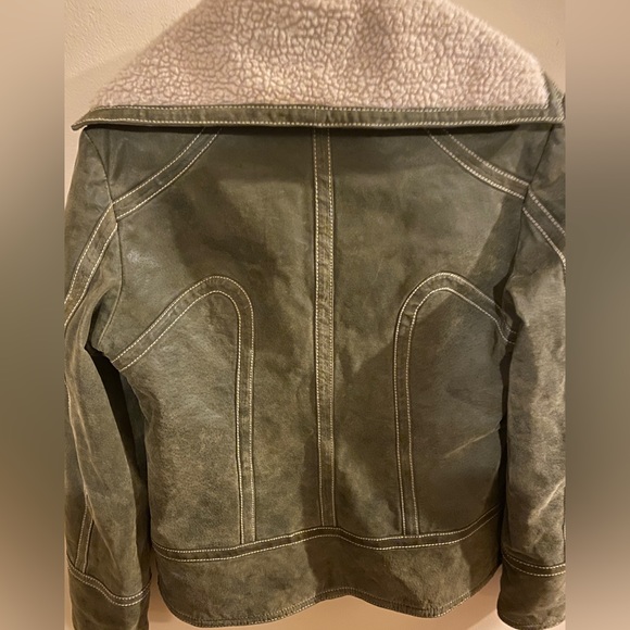 Gorgeous Sherpa Style Leather Jacket - Picture 10 of 11